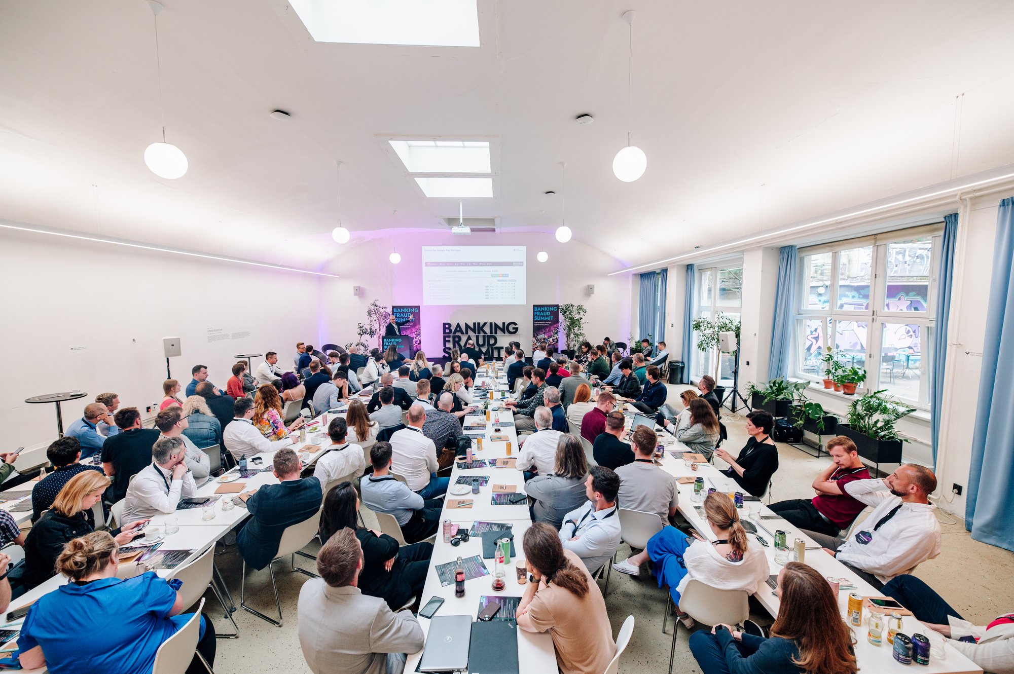 0183-Banking_Fraud_Summit_Brno-tisk-1210