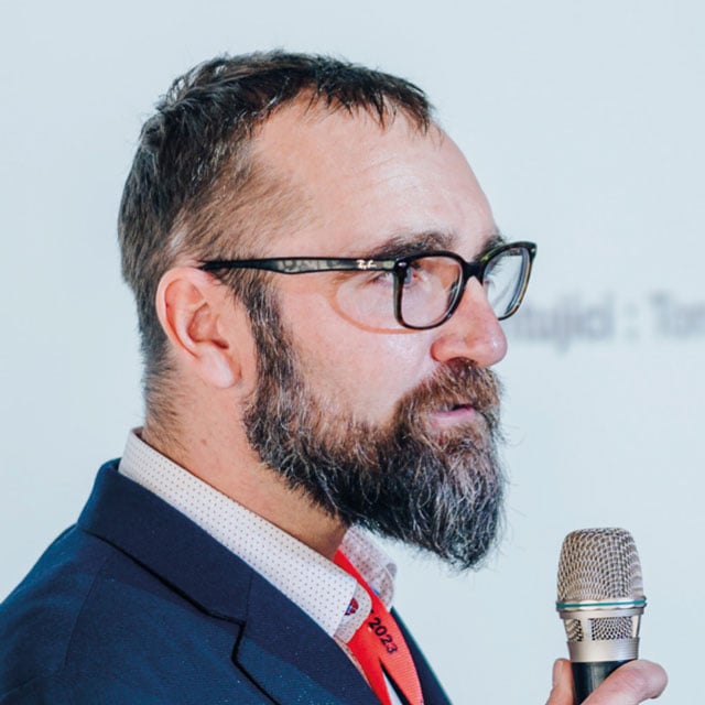 headshot-tomas-horejsi