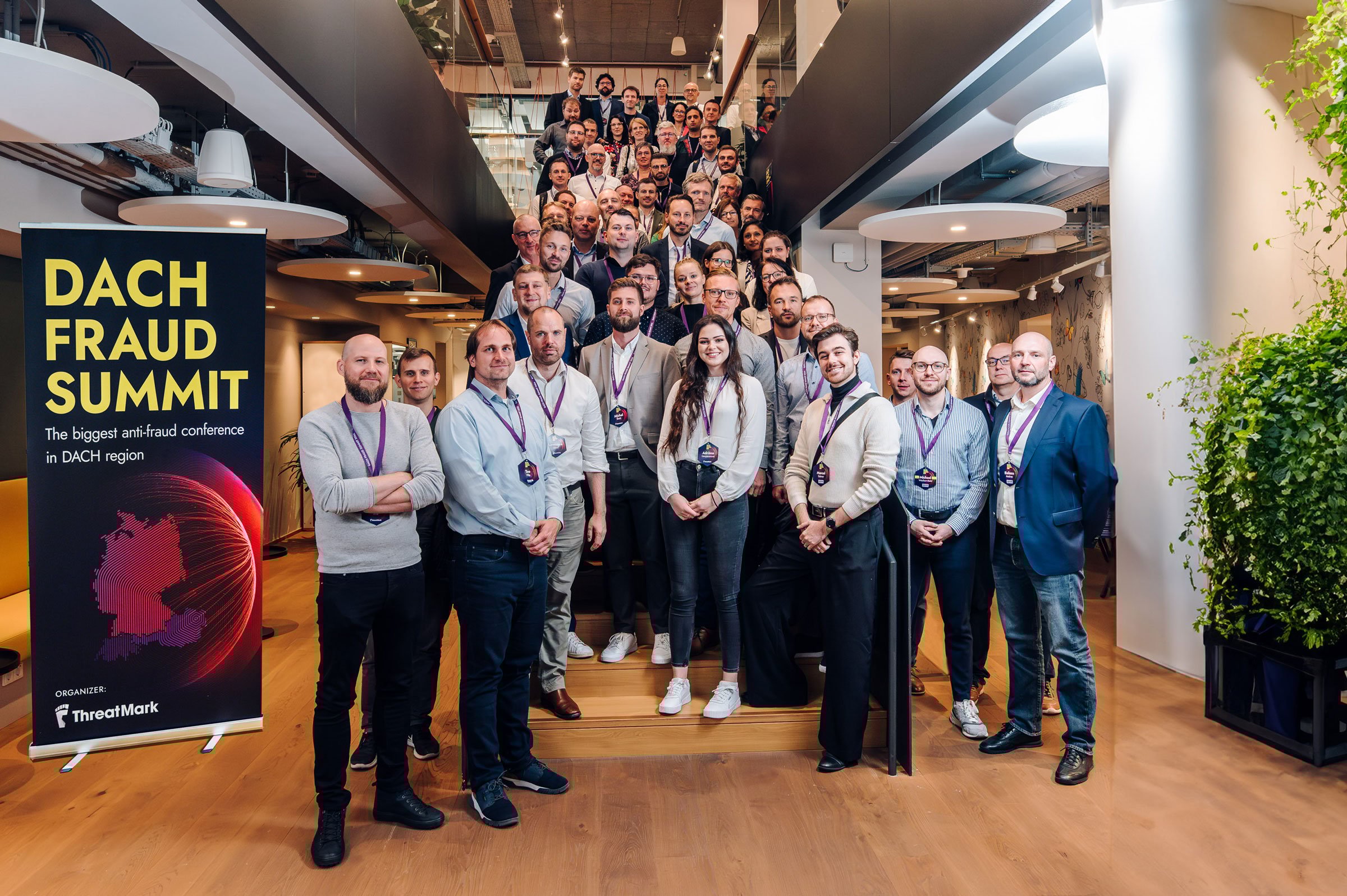 001-dach_fraud_people